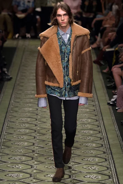 Look 46